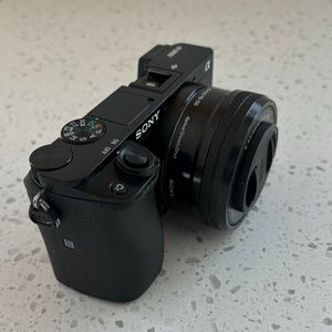 Sony - Alpha a6000 Mirrorless Camera with 16-50mm Retractable Lens - Black